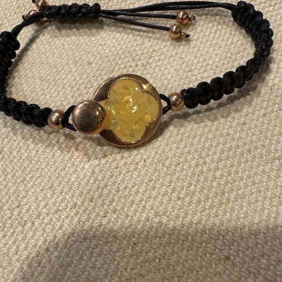 Leather Gold mother of Pearl Bracelet - Picture 2 of 8